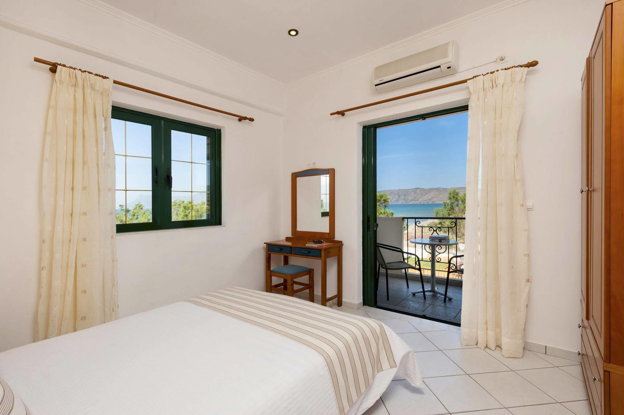 Mesogios Beach Korfalonas Bagian luar foto
